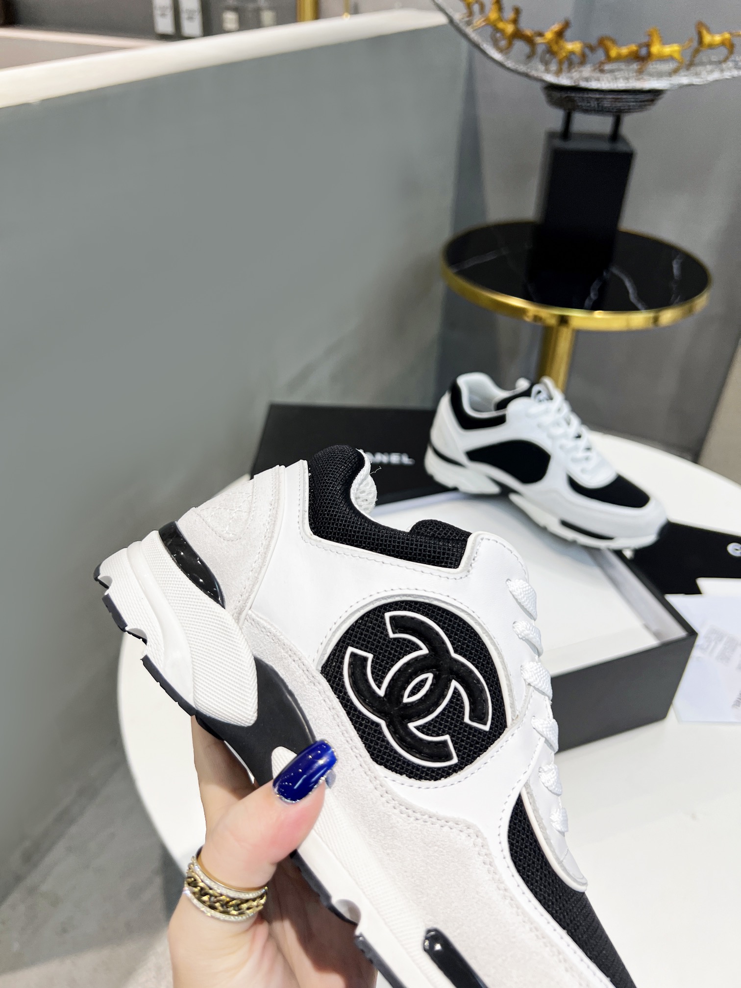 GIÀY CHANEL BLACK SUEDE  LOGO SNEAKERS