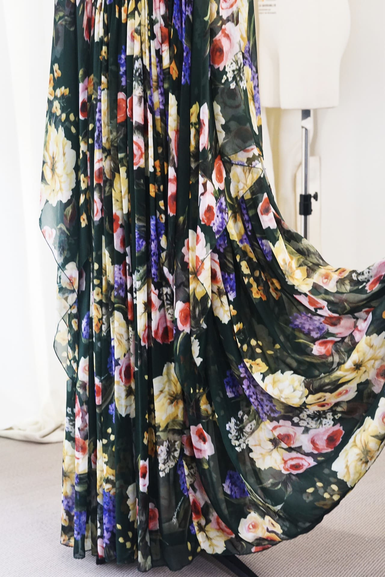 VÁY DOLCE & GABBANA BLACK BLUE FLORAL PRINT LONG DRESS High Classy