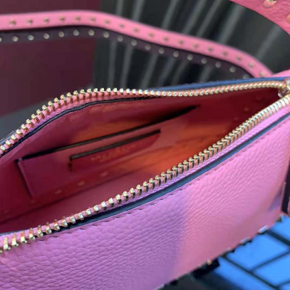 TÚI Valentino Rockstud Grainy Calfskin Crossbody Bag-Pink