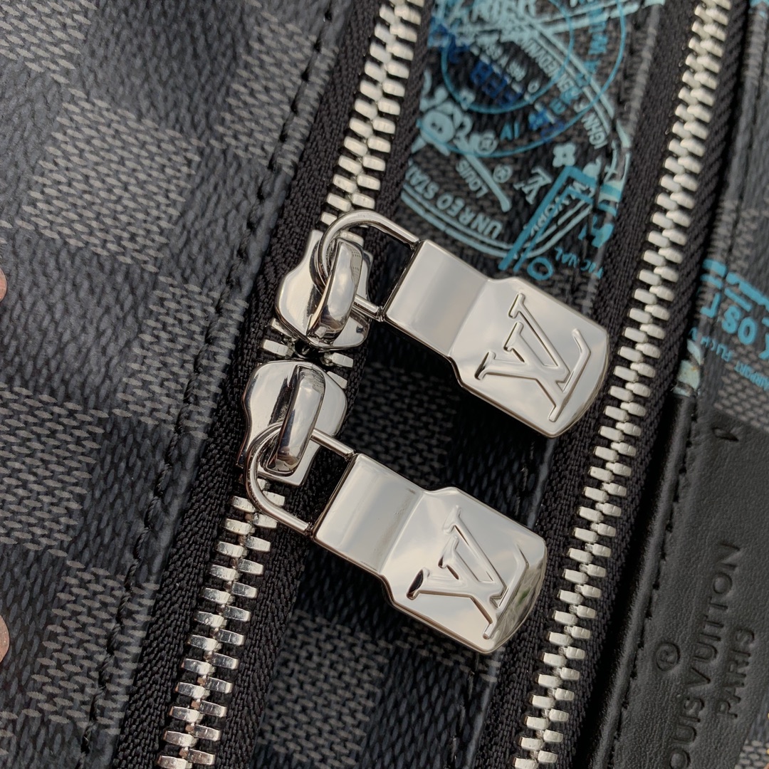 BALO LOUIS VUITTON DISCOVERY DAMIER GRAPHITE Leather Backpack-Black