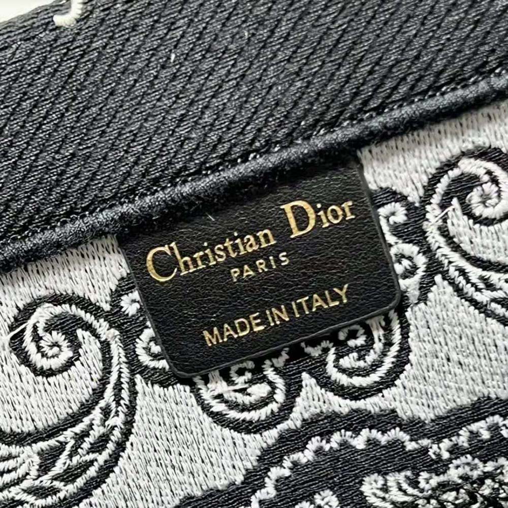 TÚI Christian Dior Book Tote White and Black Dior Bandana Embroidery