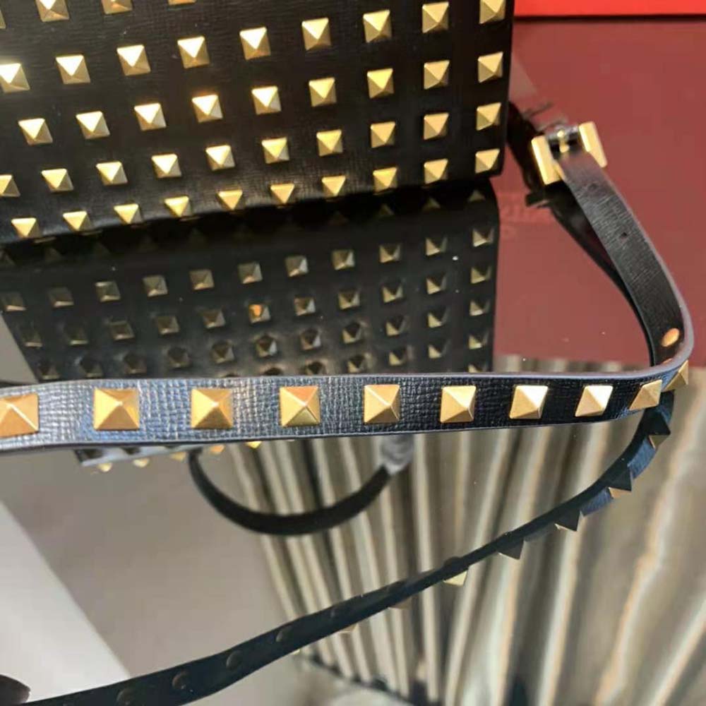 TÚI VALENTINO Rockstud Alcove Grainy Calfskin Box Bag-Black