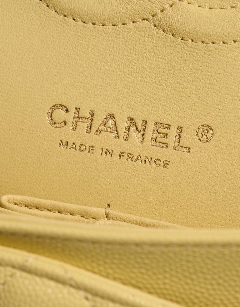 TÚI Chanel Medium Caviar Pastel Yellow