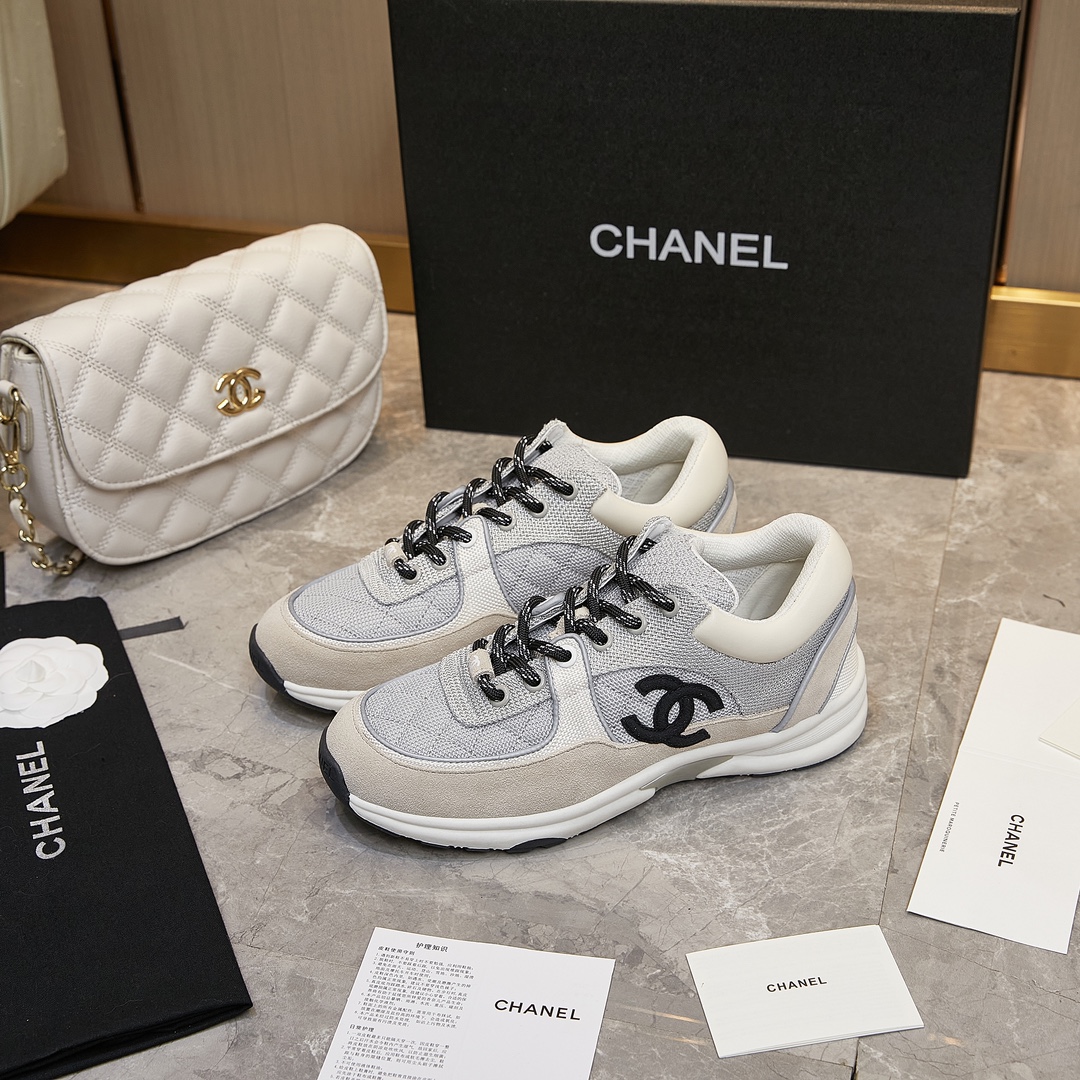 GIÀY CHANEL GREY SUEDE LOGO SNEAKERS