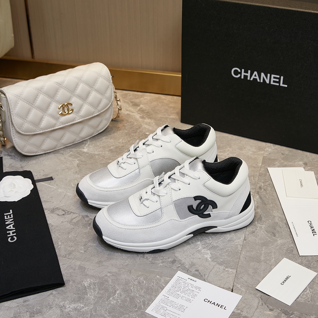 GIÀY CHANEL WHITE SUEDE LOGO SNEAKERS