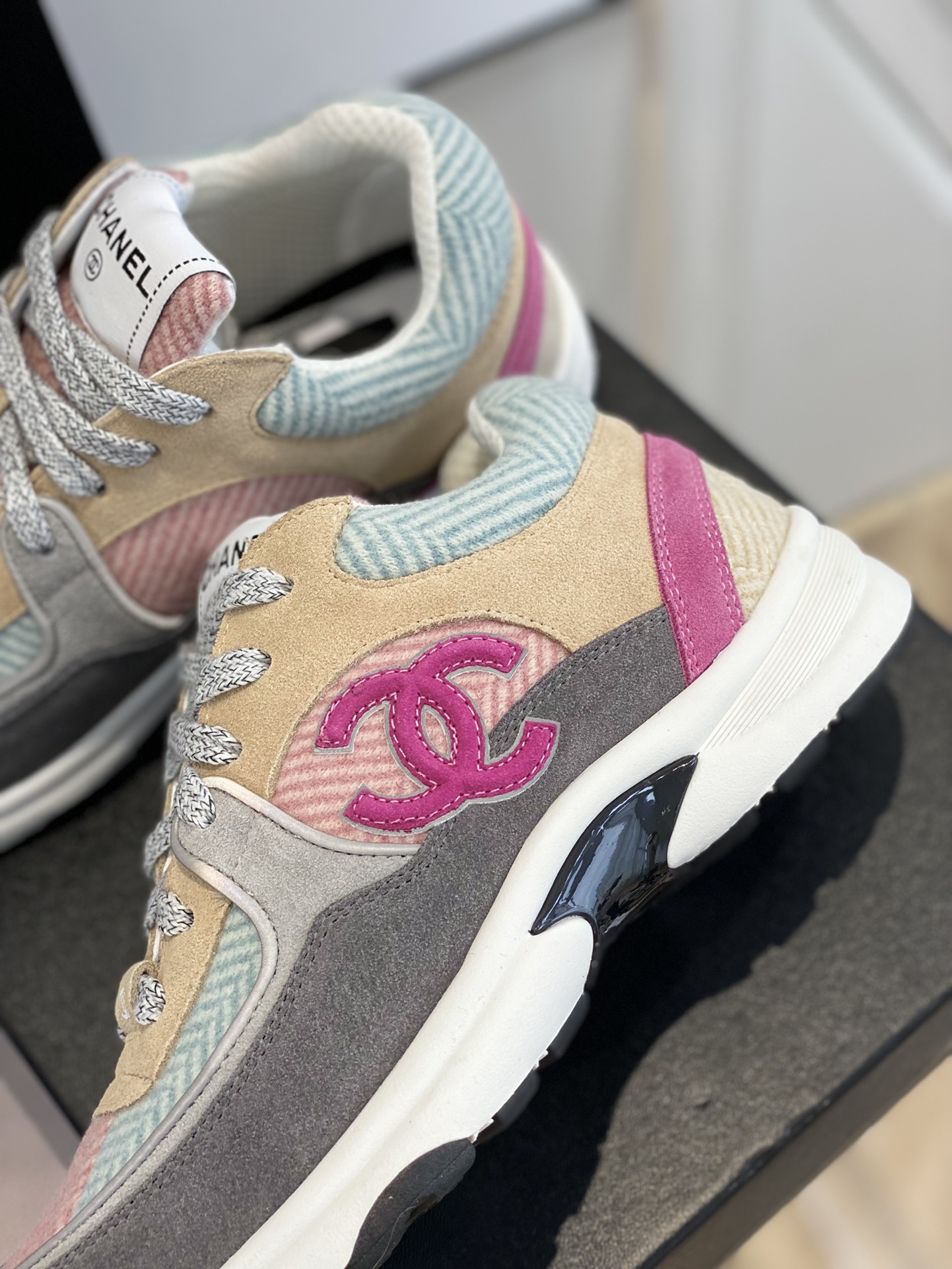 GIÀY CHANEL MULTICOLOR SUEDE LOGO SNEAKERS