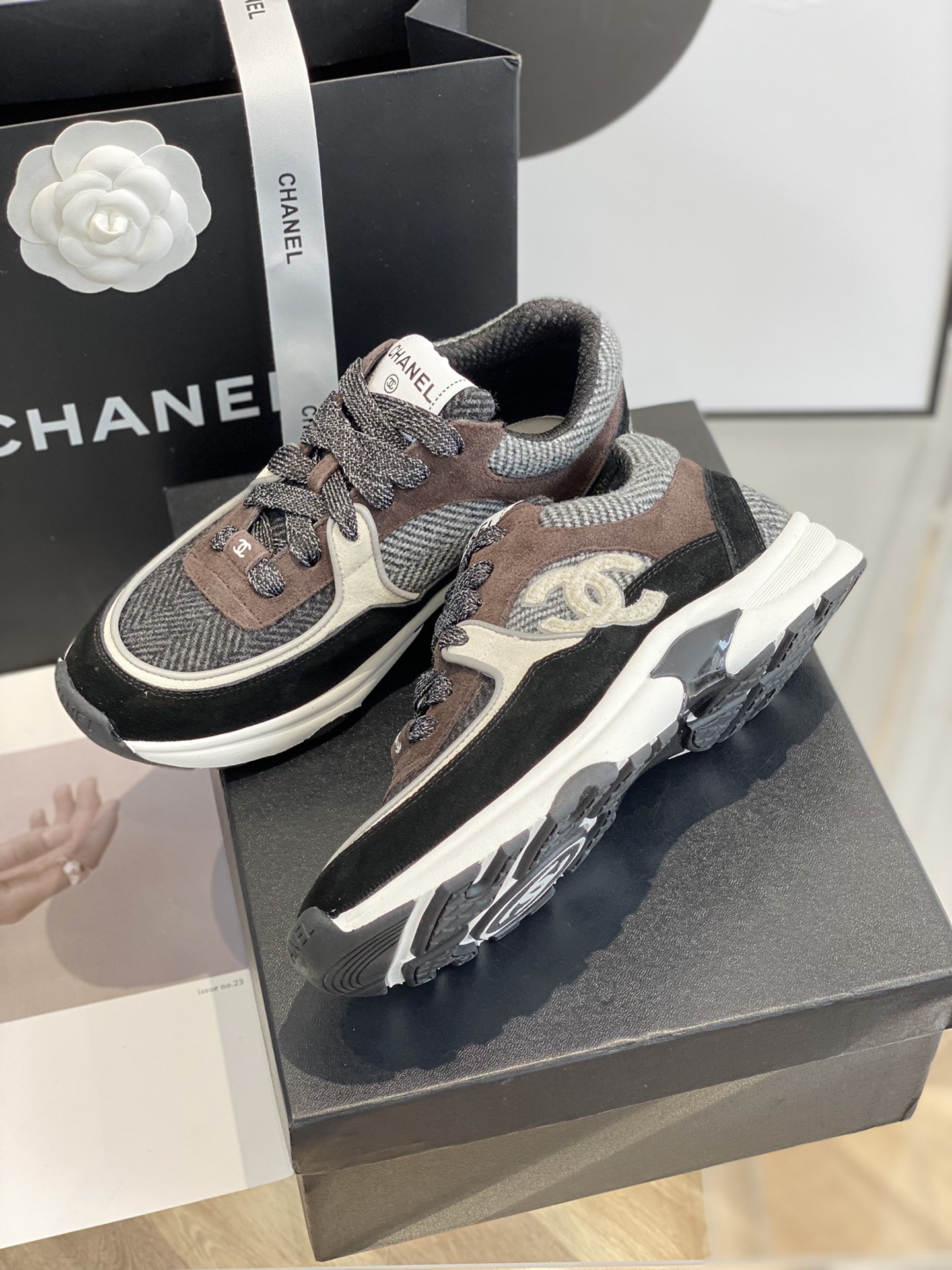 GIÀY CHANEL MULTICOLOR SUEDE LOGO SNEAKERS