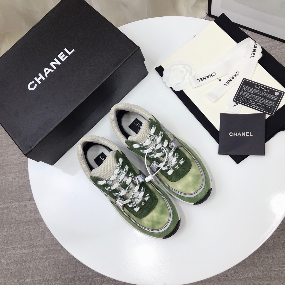 GIÀY CHANEL GREEN SUEDE LOGO SNEAKERS