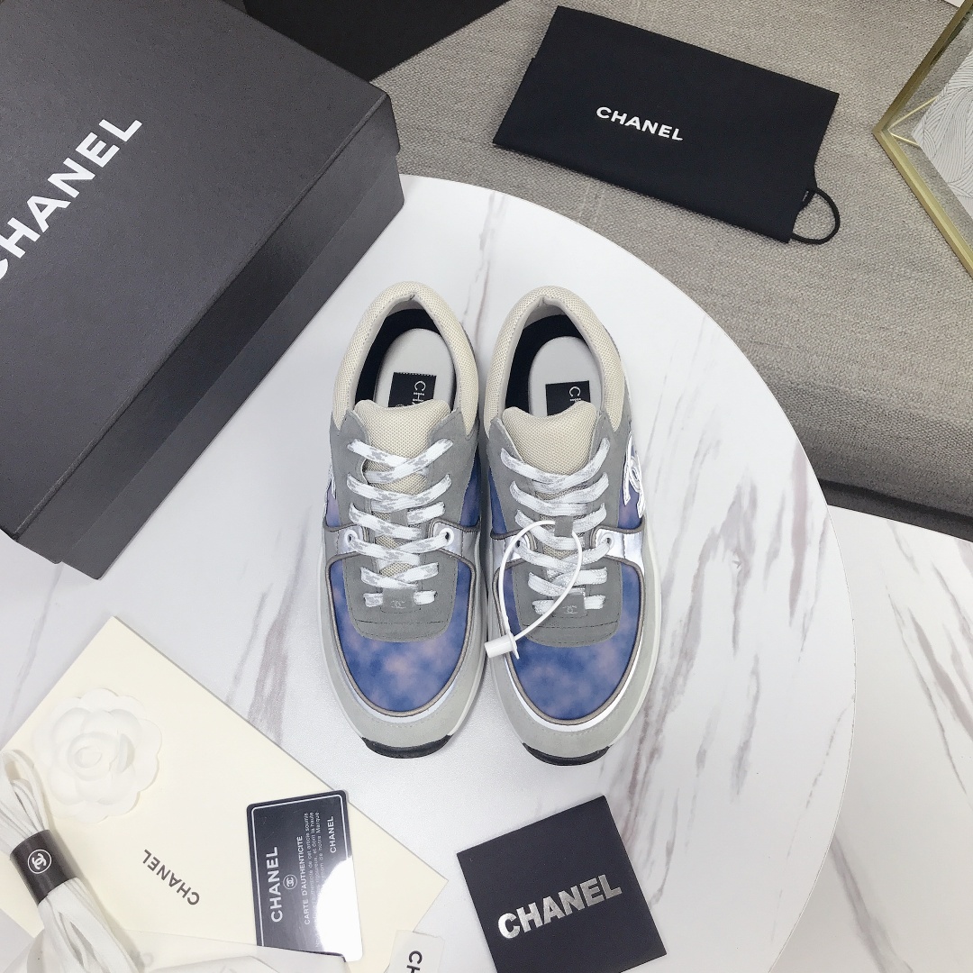 GIÀY CHANEL BLUE SUEDE LOGO SNEAKERS