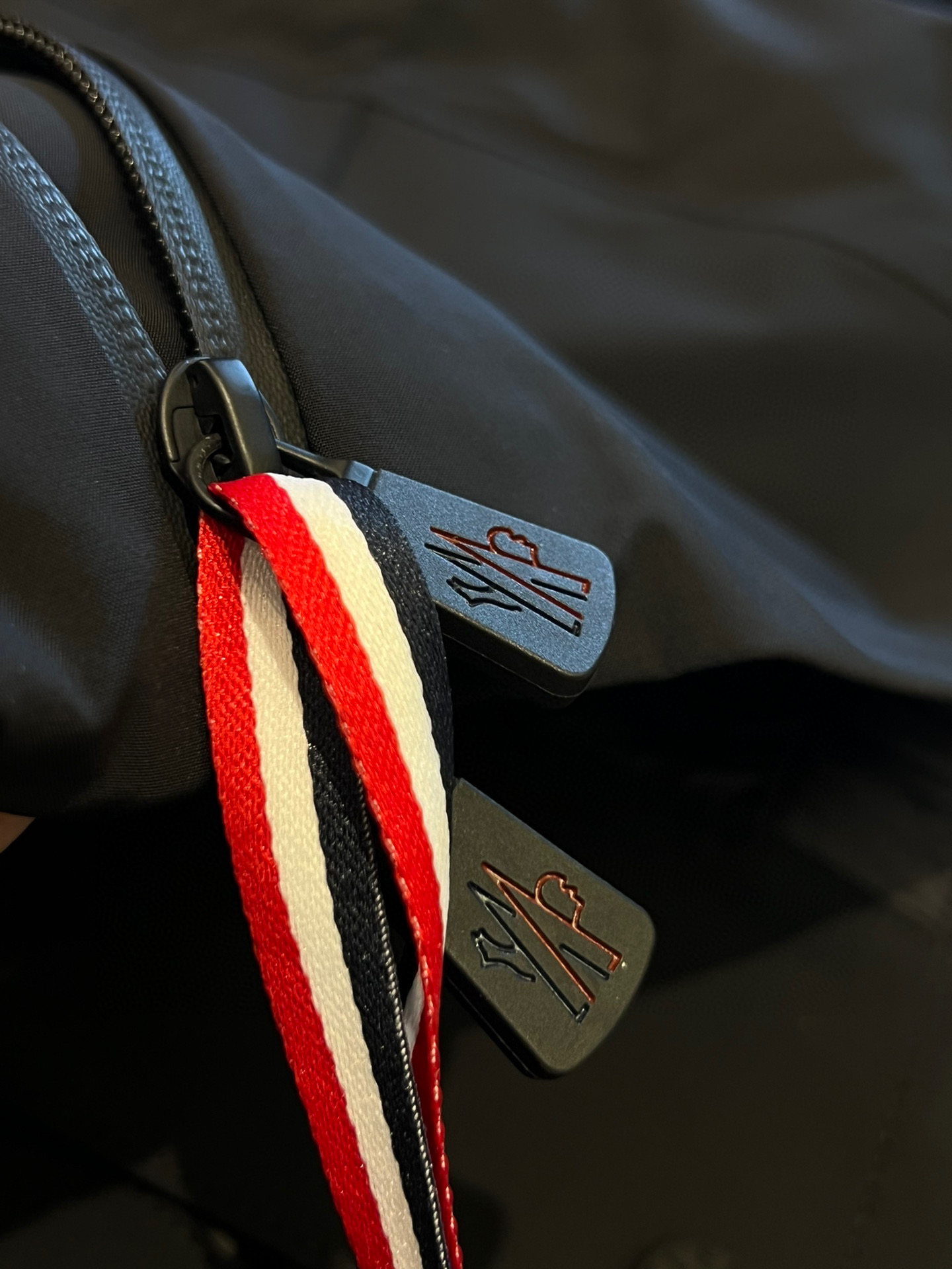 ÁO MONCLER WINTER BLACK DOWN JACKET