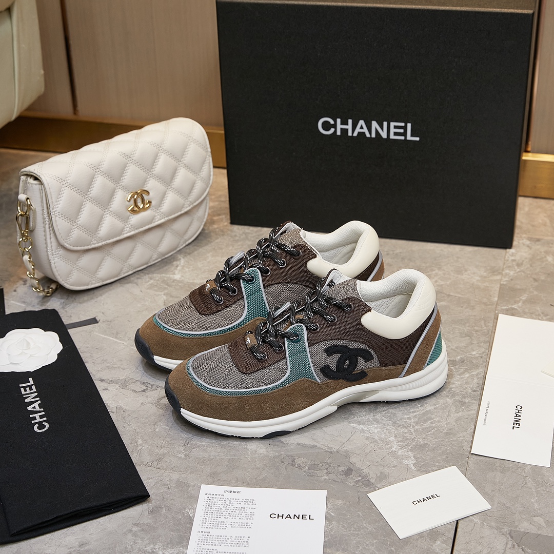 GIÀY CHANEL BROWN SUEDE LOGO SNEAKERS