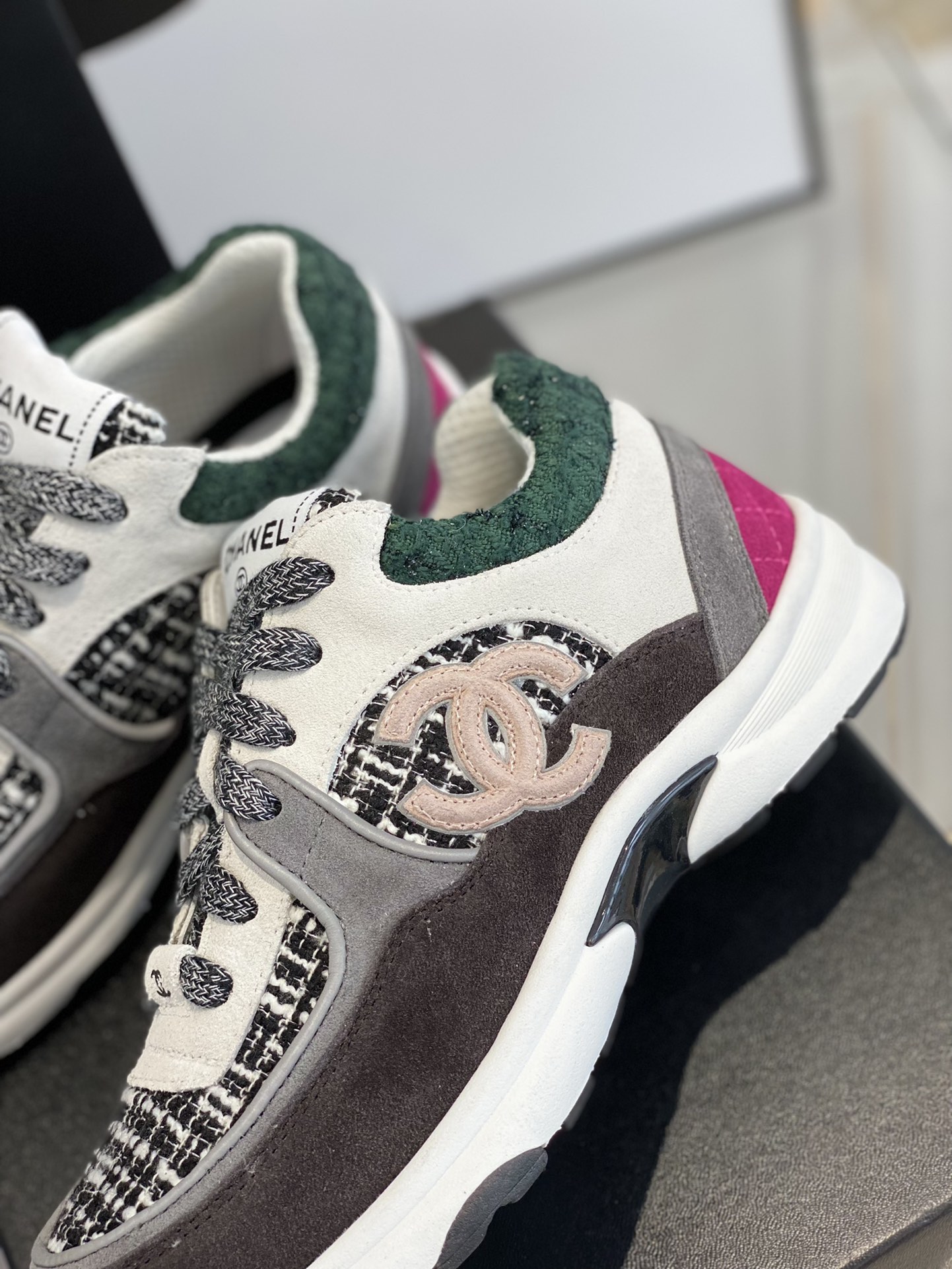 GIÀY CHANEL MULTICOLOR SUEDE LOGO SNEAKERS