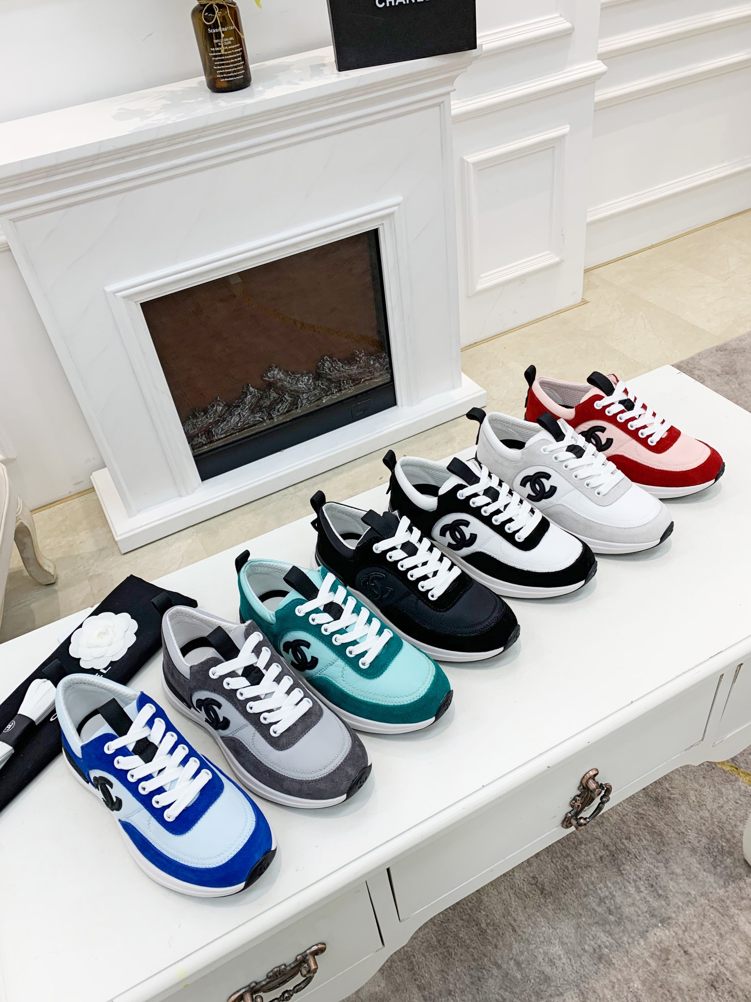 GIÀY CHANEL WHITE SUEDE  LOGO SNEAKERS