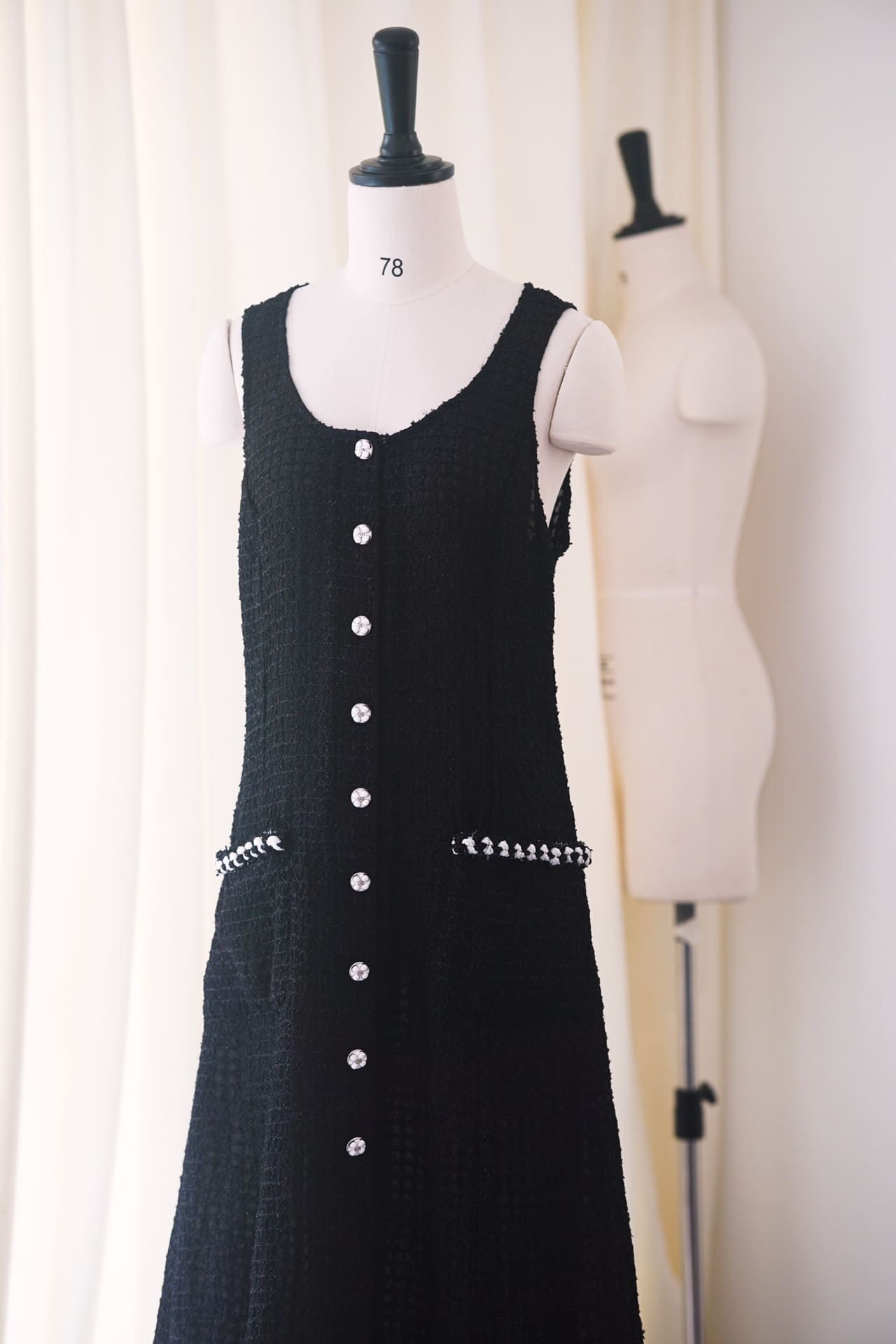 ĐẦM HAI DÂY CHANEL MÀU ĐEN BLACK LONG DRESS High Classy