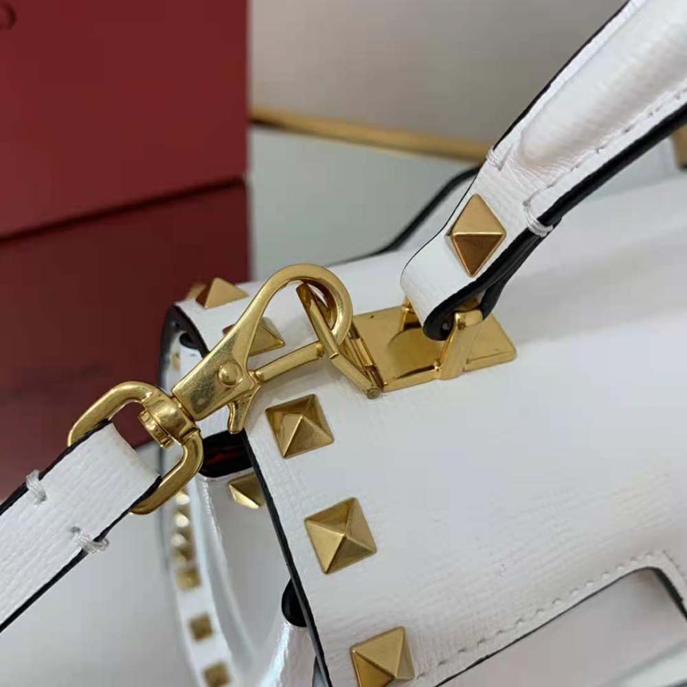 TÚI Valentino Rockstud Alcove Grainy Calfskin Handbag-White