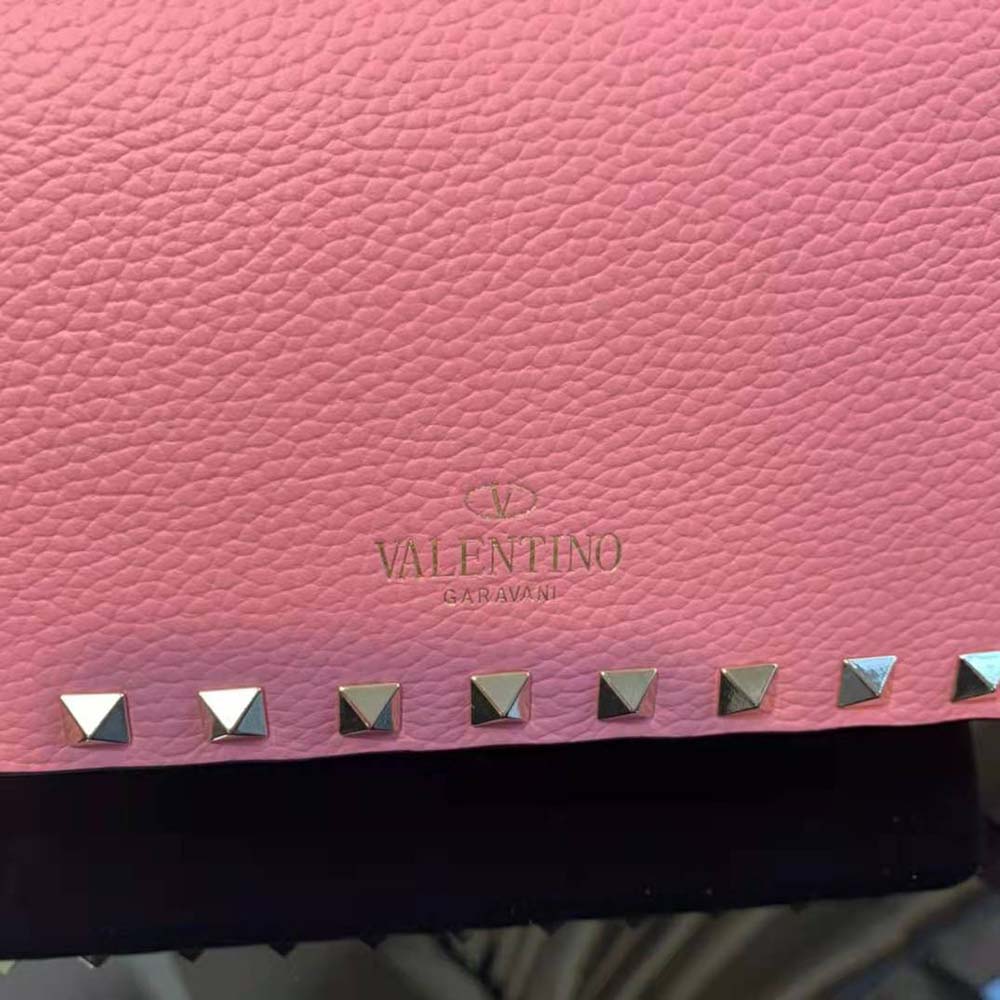 TÚI Valentino Rockstud Grainy Calfskin Crossbody Bag-Pink