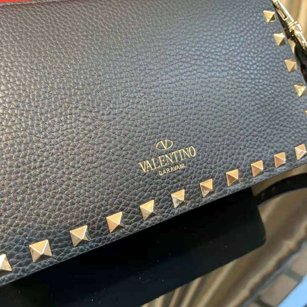 TÚI Valentino Rockstud Alcove Grainy Calfskin Handbag-White