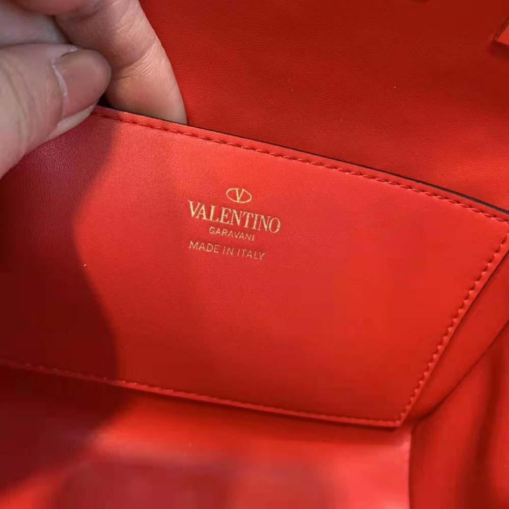 TÚI VALENTINO Rockstud Alcove Grainy Calfskin Box Bag-Black