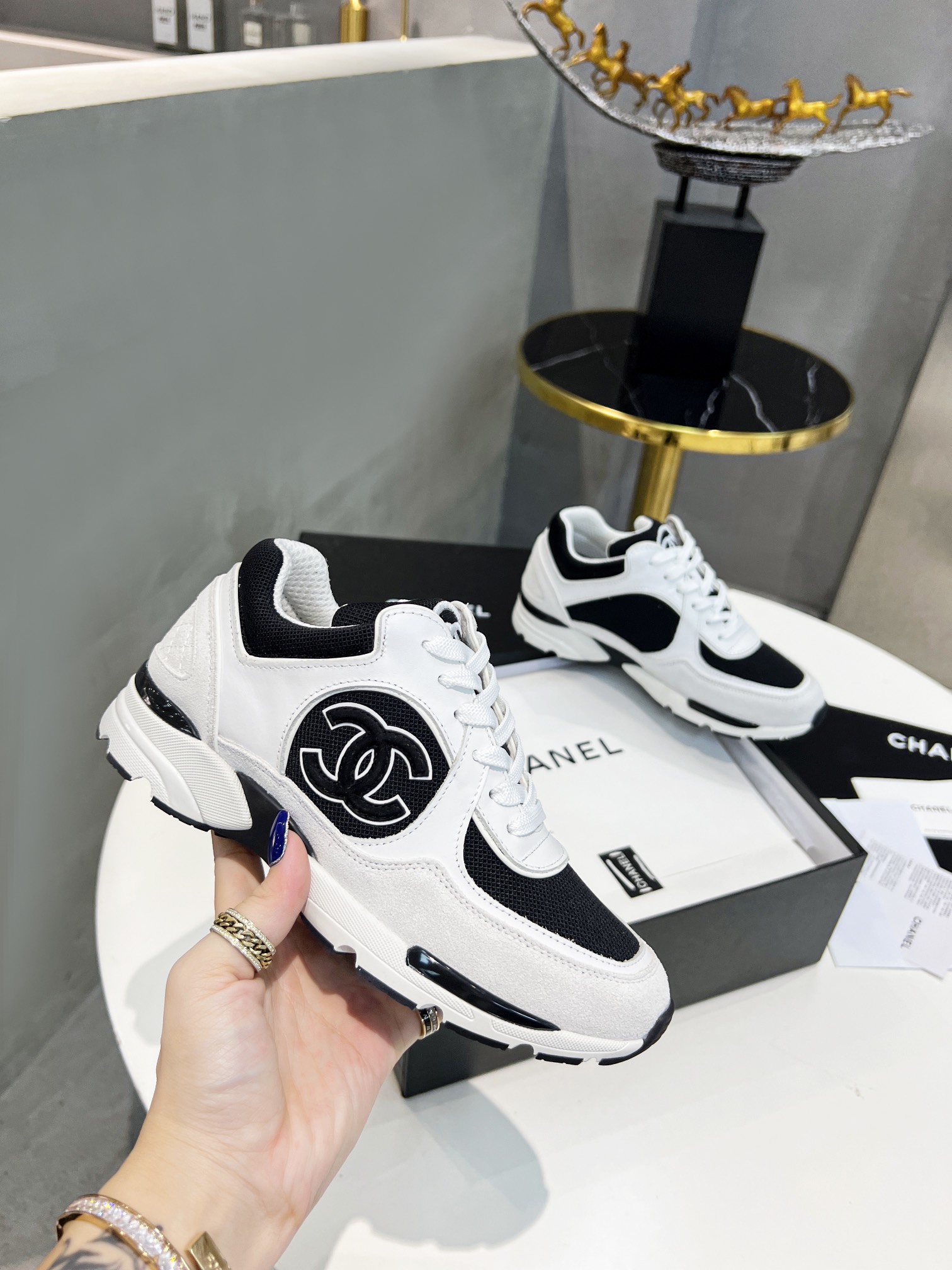 GIÀY CHANEL BLACK SUEDE  LOGO SNEAKERS