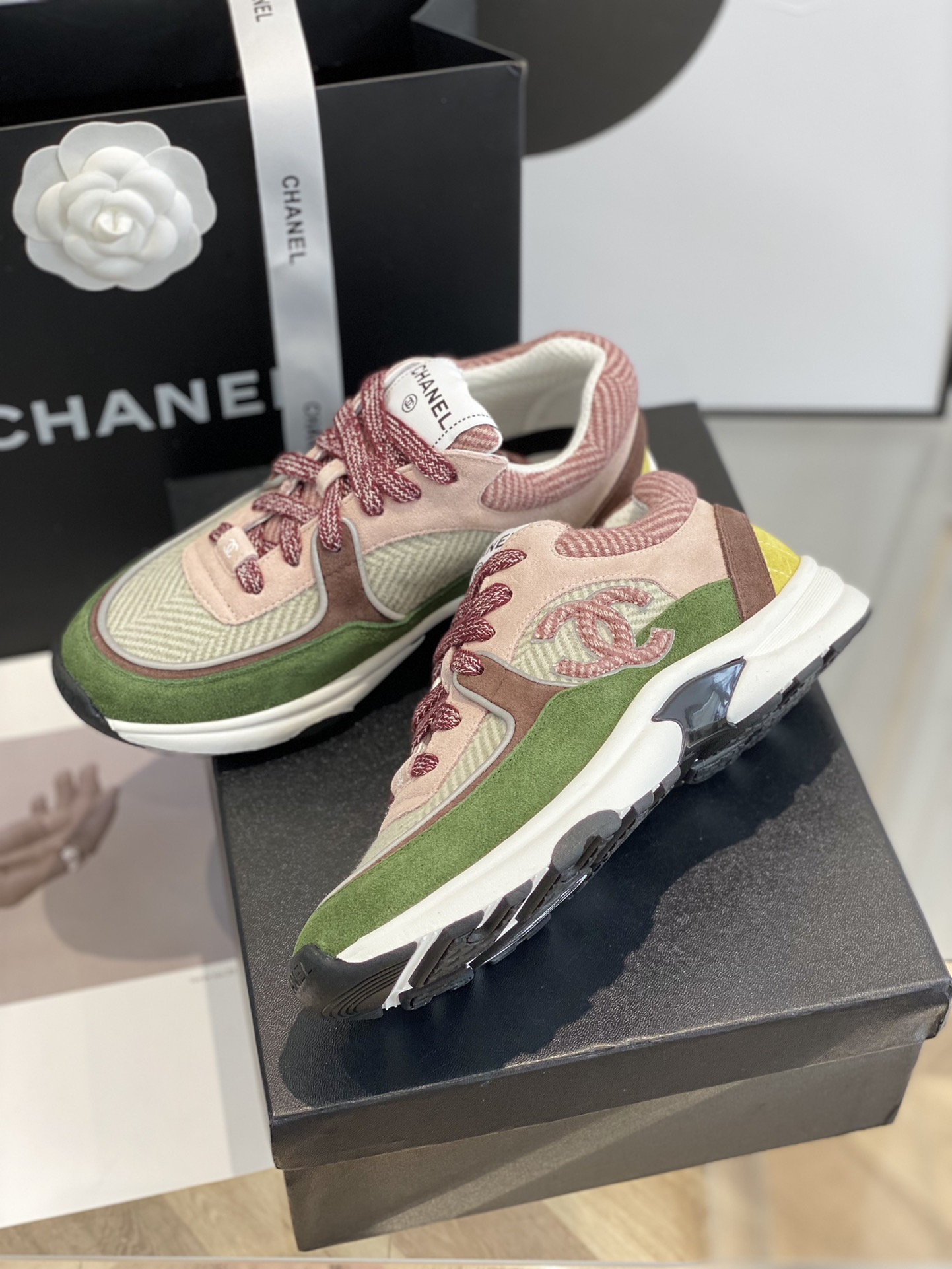 GIÀY CHANEL MULTICOLOR SUEDE LOGO SNEAKERS