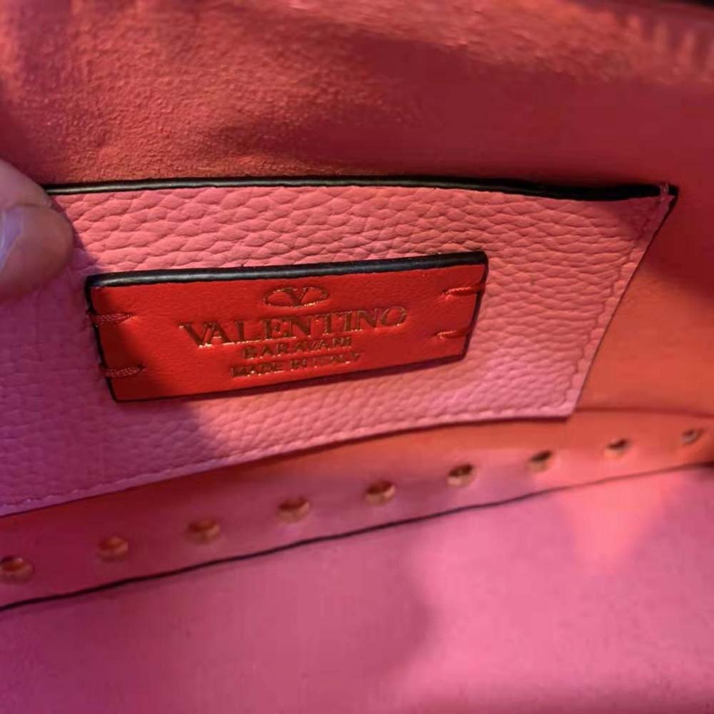 TÚI Valentino Rockstud Grainy Calfskin Crossbody Bag-Pink