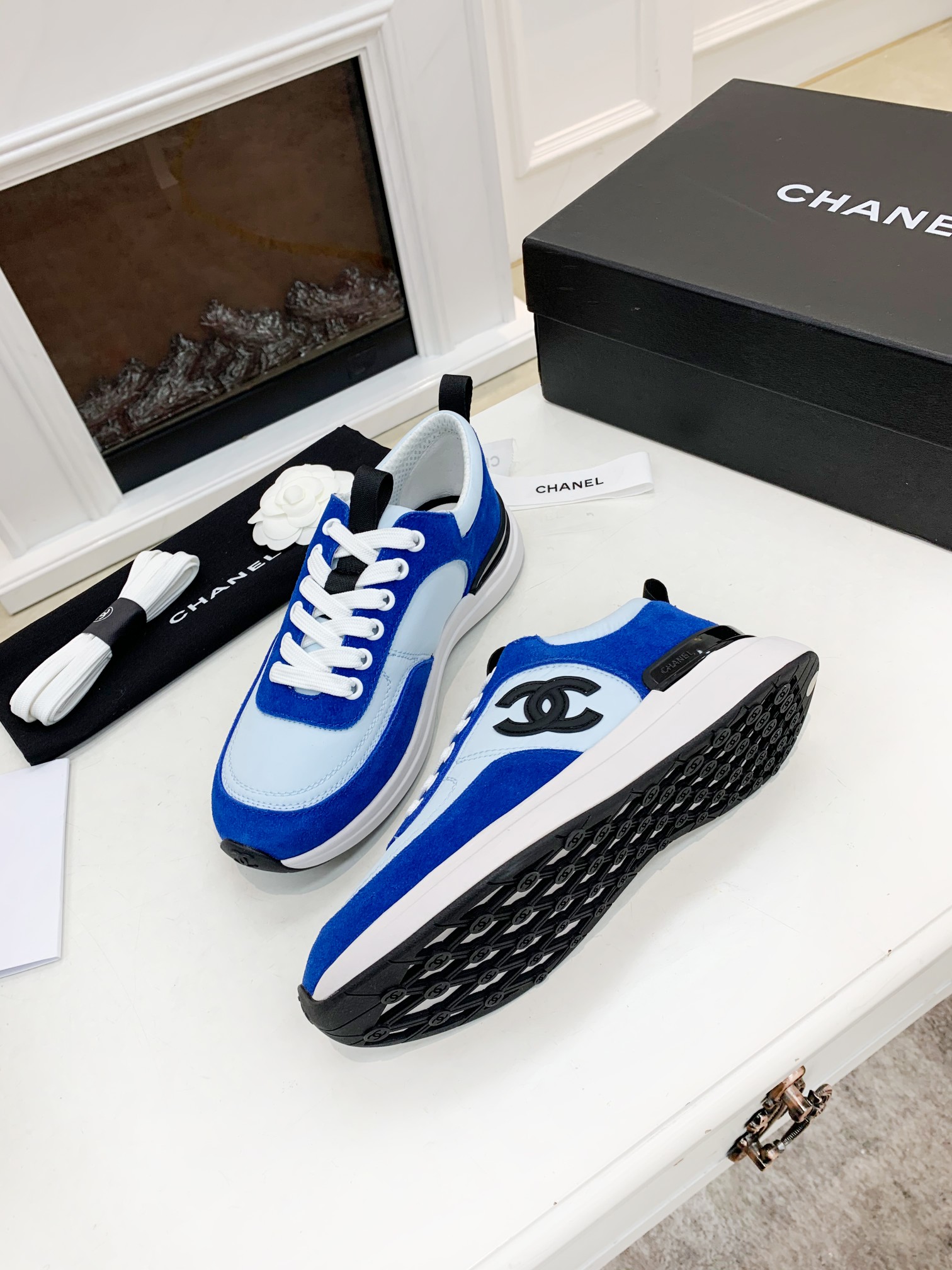 GIÀY CHANEL BLUE SUEDE  LOGO SNEAKERS