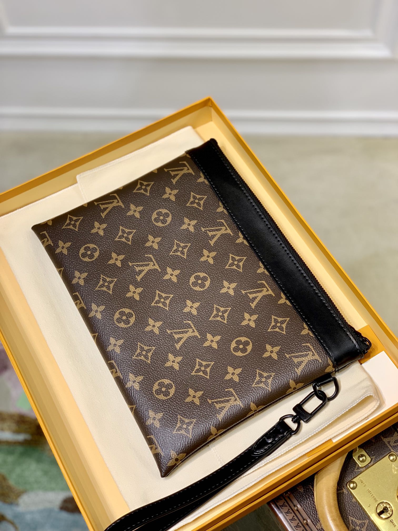 TÚI LOUIS VUITTON MONOGRAM ECLIPSE POUCH