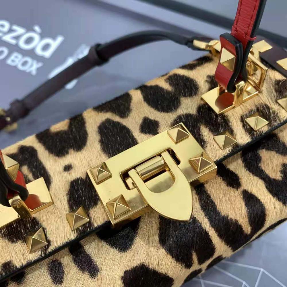 TÚI Valentino Rockstud Alcove Calf Hair Box Bag with Leopard Print