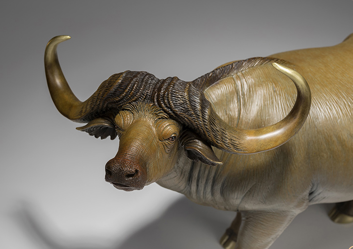 Bò rừng đồng thau nguyên chất dũng mãnh