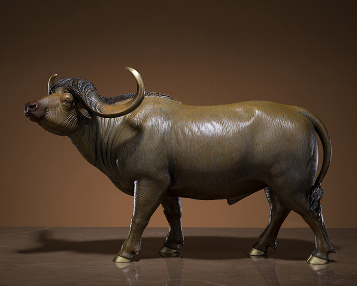 Bò rừng đồng thau nguyên chất dũng mãnh