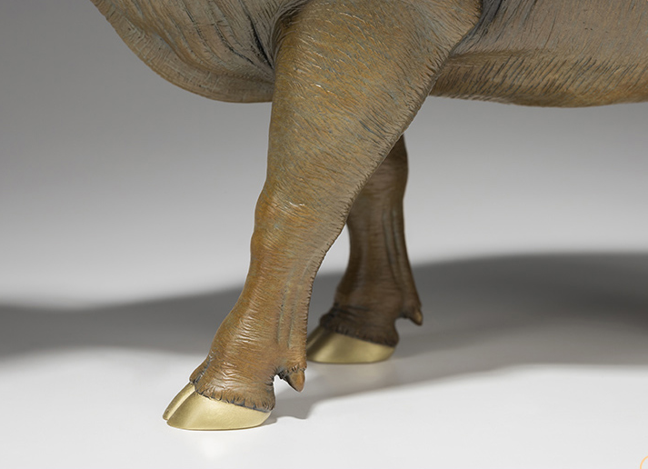 Bò rừng đồng thau nguyên chất dũng mãnh