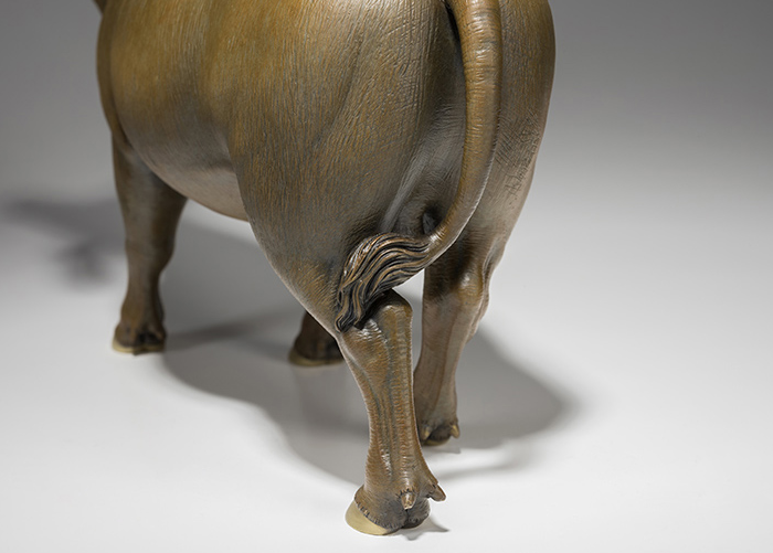 Bò rừng đồng thau nguyên chất dũng mãnh