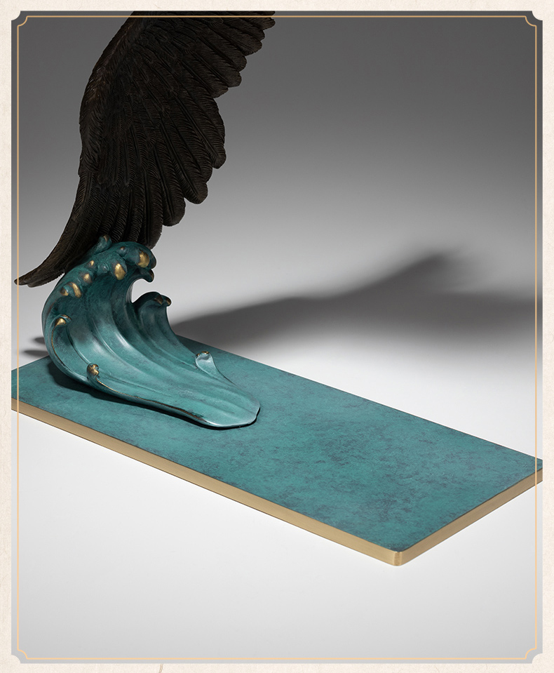 Ưng Kích Trường Không để trưng bày bàn làm việc