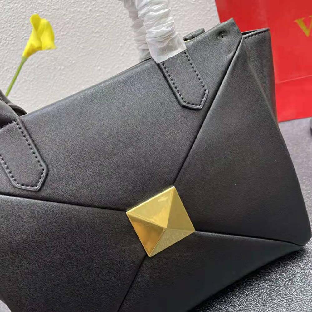 TÚI Valentino Women Large One Stud Nappa Handbag-Black