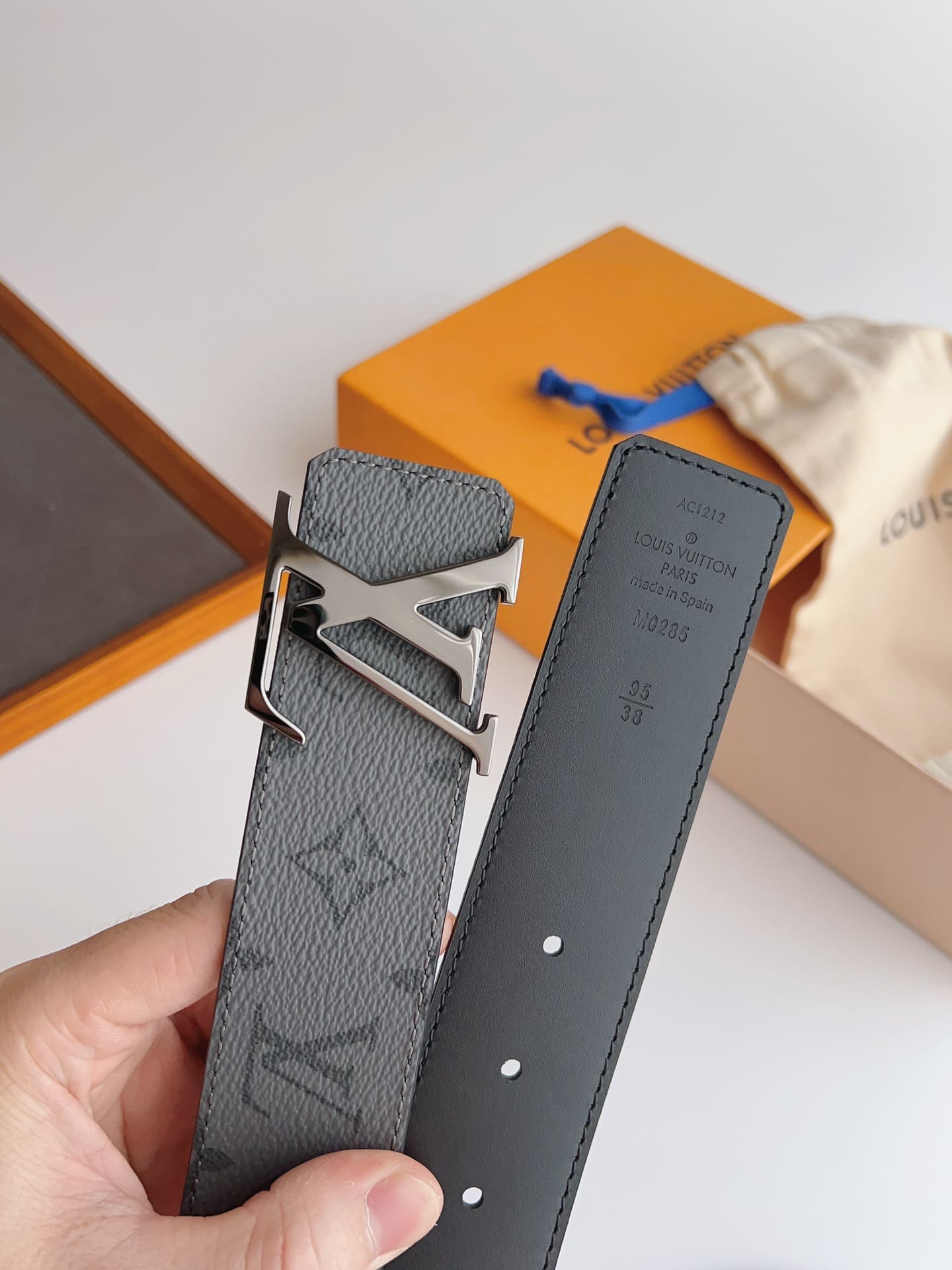 DÂY LƯNG LOUIS VUITTON GRAY MONOGRAM LEATHER Khóa bạc