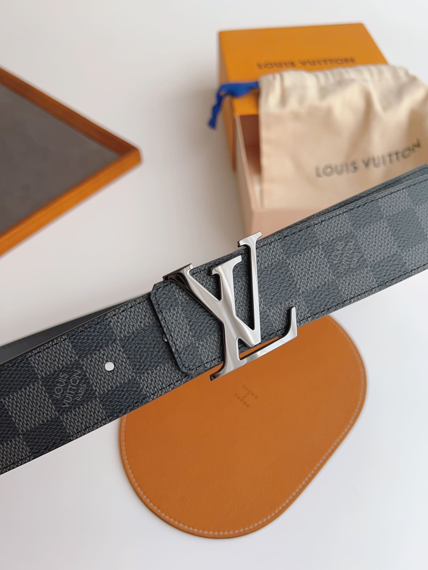 DÂY LƯNG LOUIS VUITTON SQUARE BLACK MONOGRAM LEATHER Khóa bạc