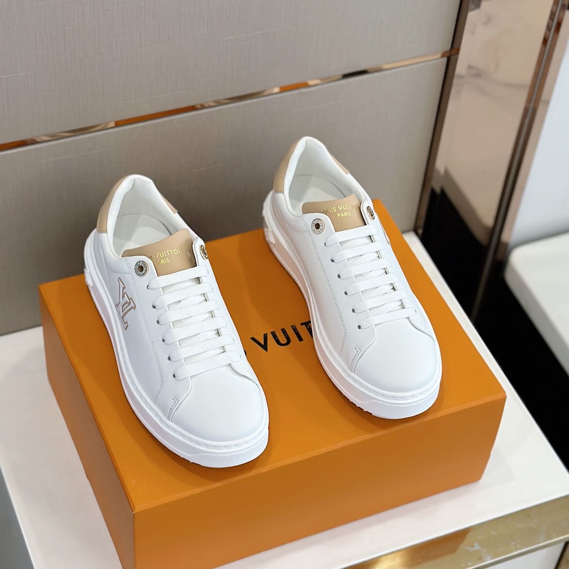 GIÀY LOUIS VUITTON TIME OUT MONOGRAM SNEAKERS SHOES AAA