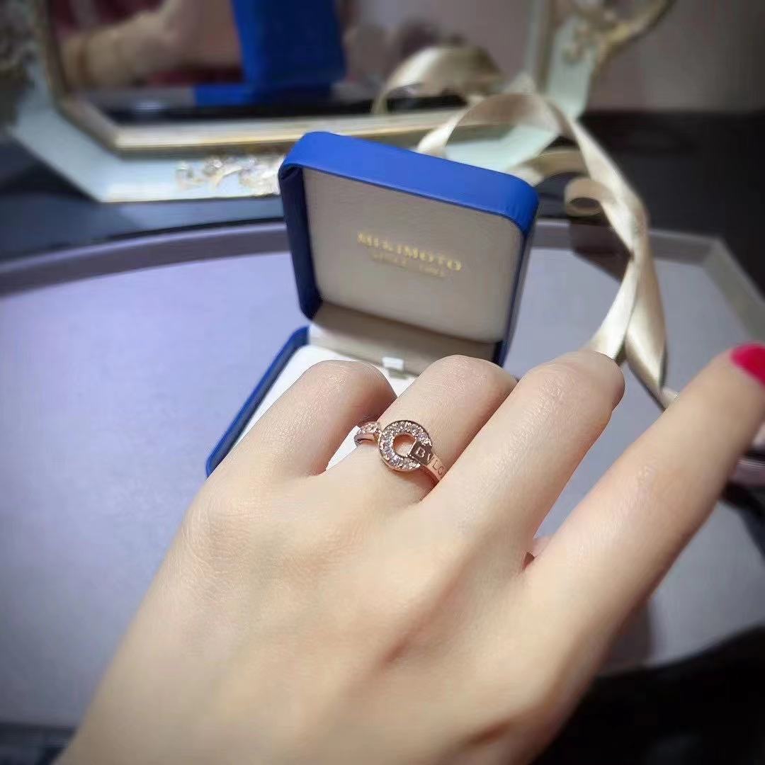 NHẪN BVLGARI 18 kt rose gold ring set with pavé diamonds