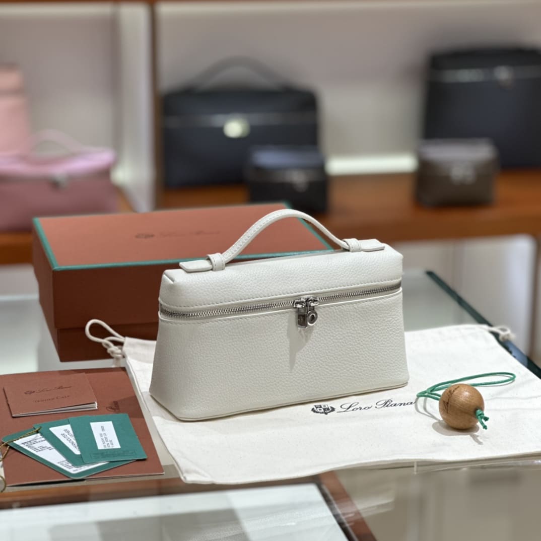 TÚI Loro Piana Women Extra bằng da bê màu trắng dịu dàng 19