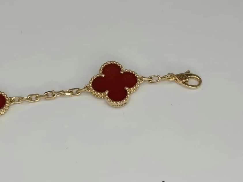 Vòng tay Van Cleef & Arpels Carnelian vàng hồng 18K