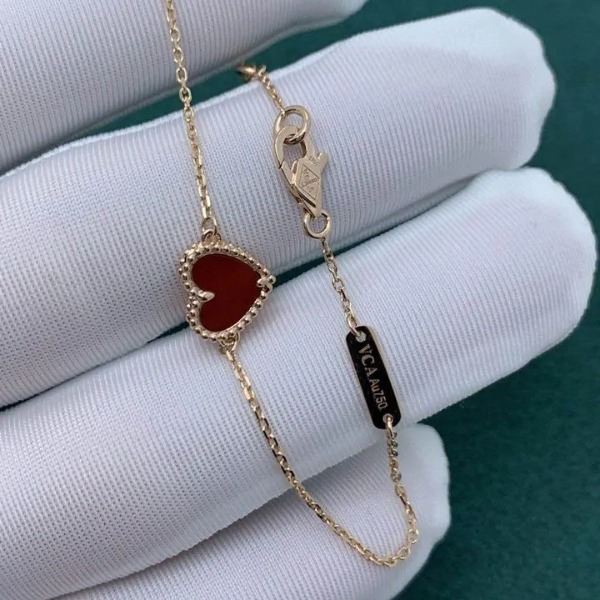 Vòng cổ Van Cleef & Arpels Heart Carnelian vàng hồng 18K