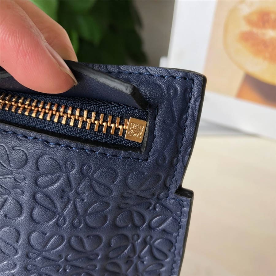 Túi LOEWE new embossed leather T-Pouch clutch Blue