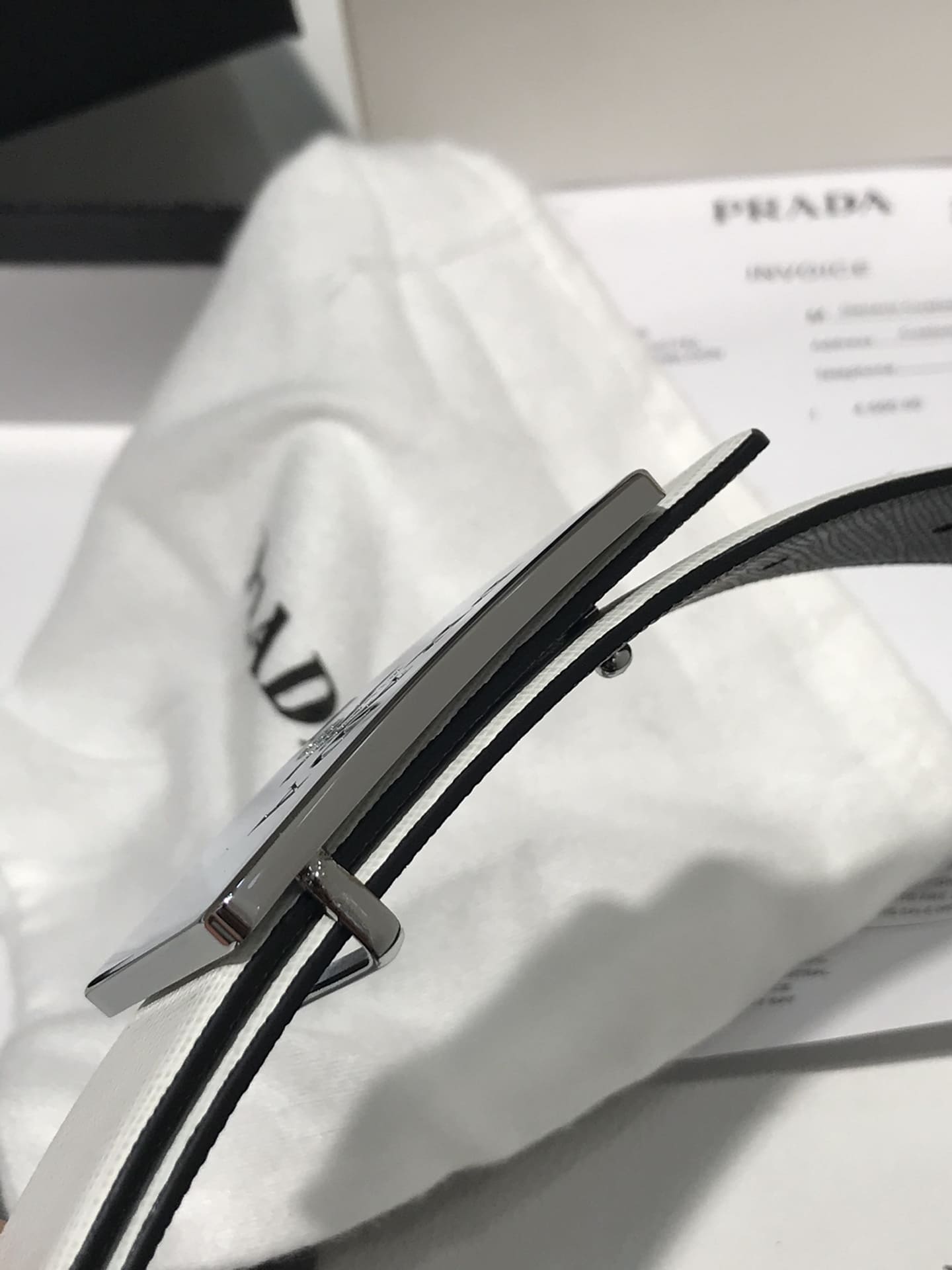 DÂY LƯNG PRADA WHITE SAFFIANO LEATHER Khóa bạc
