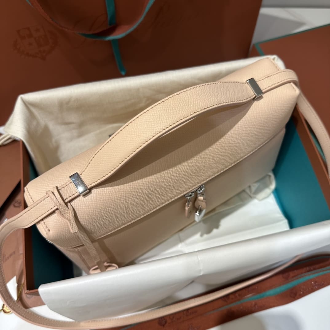 TÚI Loro Piana Women Extra bằng da bê màu hồng phấn