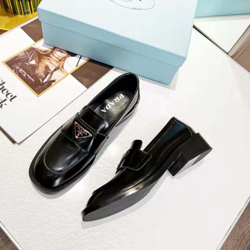 GIÀY Prada Women Brushed Leather Loafers-Black