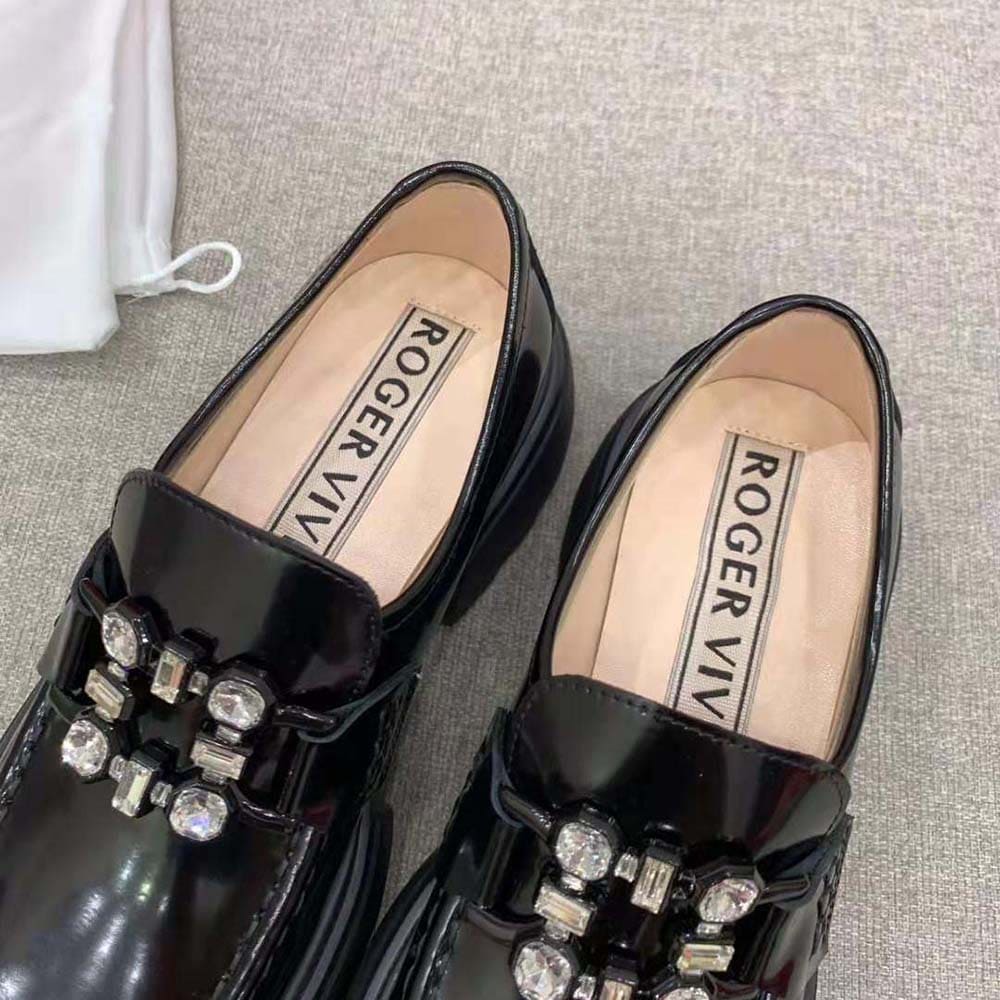 GIÀY Roger Vivier Women Wallaviv Strass Buckle Loafers in Patent Leather
