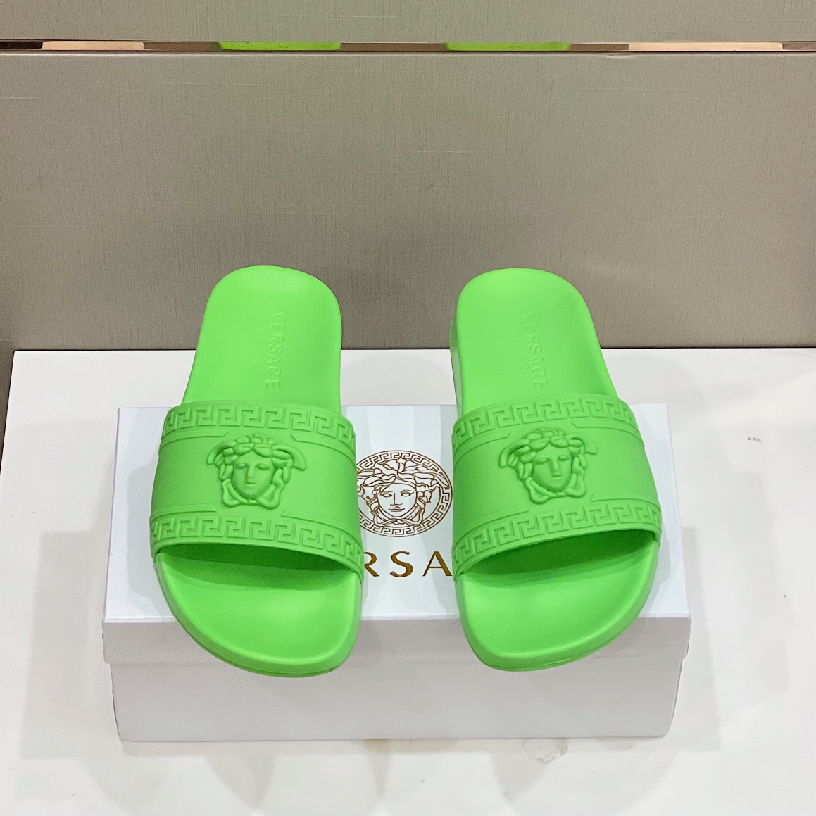 DÉP VERSACE MEDUSA HEAD SLIPPER