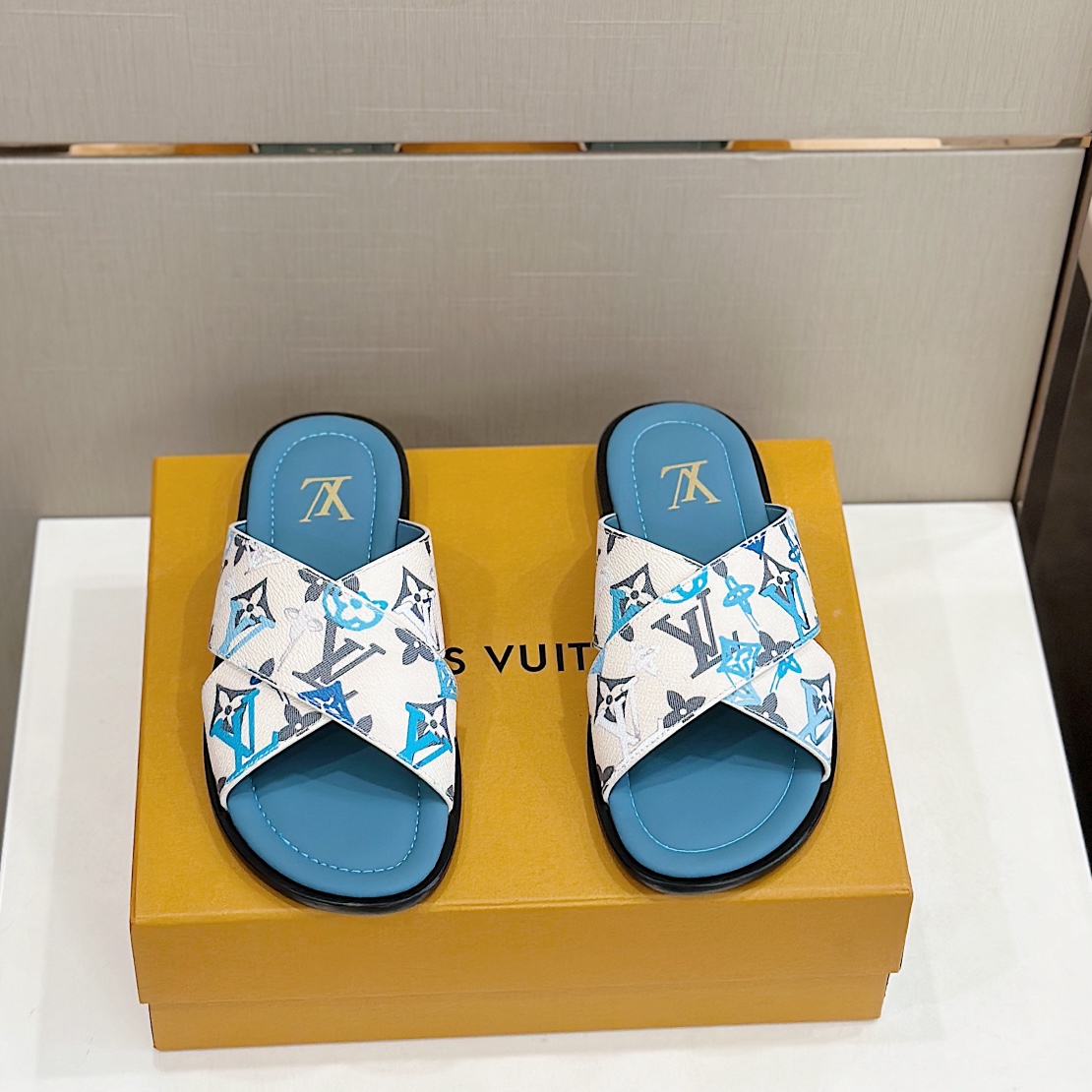 DÉP LOUIS VUITTON SLIPPER