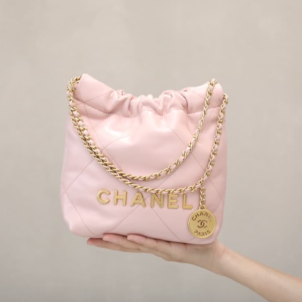 TÚI CHANEL 22 MINI Da Bê Sáng Bóng màu hồng phấn
