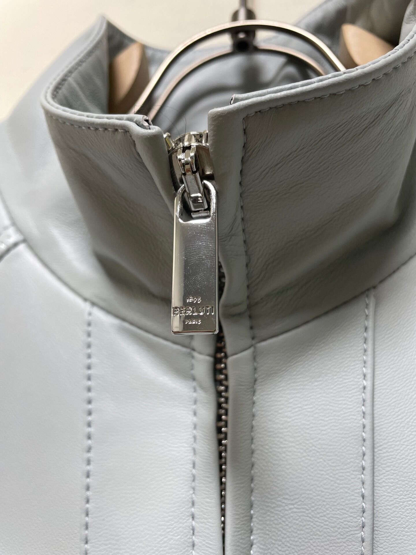 ÁO BERLUTI LEATHER JACKET CEMENT